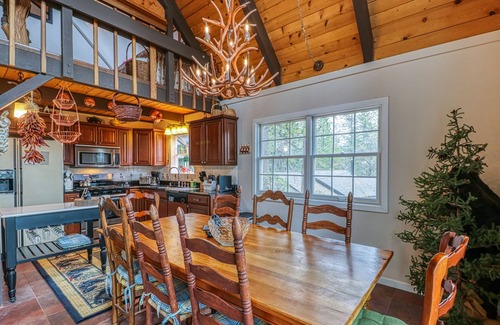 Arnold Cabin | Chalet with views, recreation facility, lake access - seasonal pool