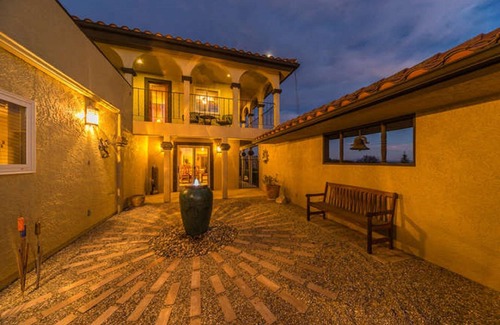Paso Robles Ski Chalet | Chalet with Vineyard View at High Ridge Manor
