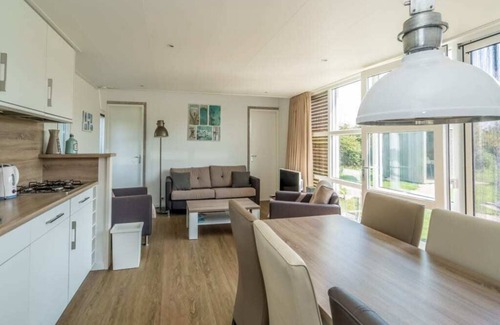 Westenschouwen House | Chalet with wonderful garden (and lounge set) on the edge of the park.