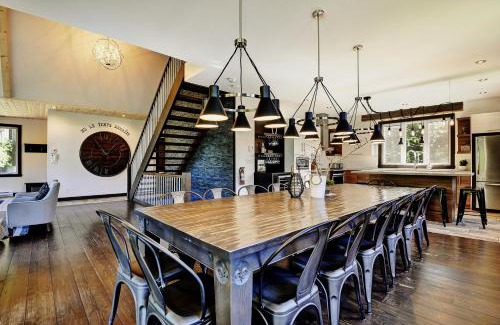 Stoneham Ski Chalet | Chalets Alpins -13 Chemin des Skieurs