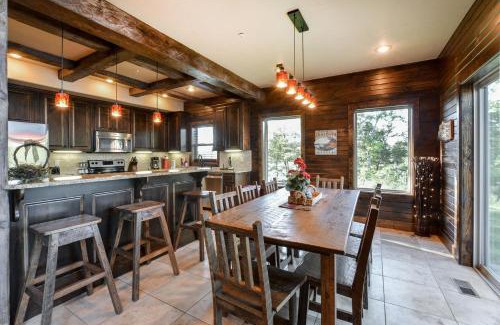 Lampe House | Chalets Resort Luxury Lakefront Villa Amazing View 2 Pools Free Amenities Dock