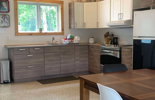 Maria-Chapdelaine Ski Chalet | Chaleureuse maisonà 2 pas du lac St-Jean