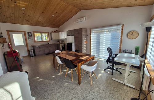 Maria-Chapdelaine Ski Chalet | Chaleureuse maisonà 2 pas du lac St-Jean