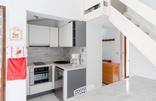 Gruissan Villa | Chaleureuse Villa à Gruissan - 6 pers, Près de la Plage, Garage, Cuisine Équipée, Confort Moderne - FR-1-409A-17