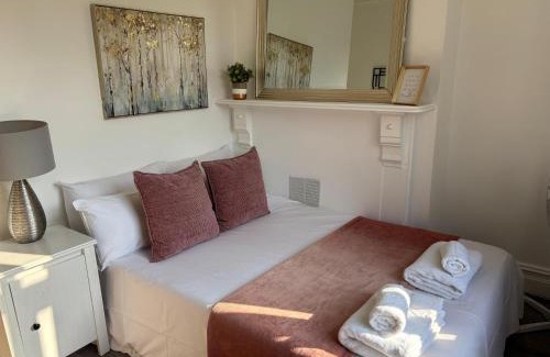 Sittingbourne Apartment | Chalkwell Aparthotel Short & Long Stays Welcome, Leisure , Relocation , Business Stays , Contractors