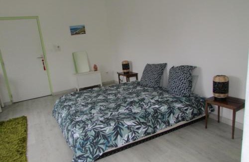 Lavaur House | Chambre 20m2 avec salle de bain privée dans maison en bois