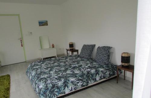Lavaur House | Chambre 20m2 avec salle de bain privée dans maison en bois