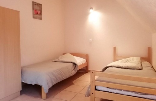 Pailherols House | Chambre 5-Twin room-Private Bathroom-Garden view