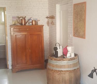 Fleurie House | Chambre au tonneau