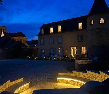 Domagne House | Chambre avec salle de bain tourelle