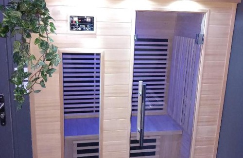 Louches Bed & Breakfast | Chambre avec spa, piscine et sauna privatif