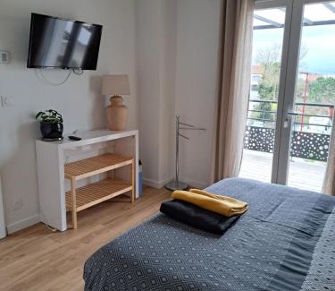 Maureillas-Las-Illas House | Chambre côté terrasse