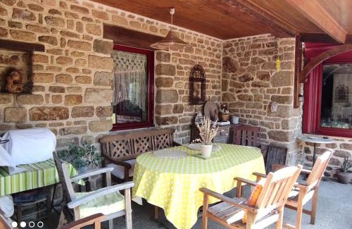 Les Portes du Coglais Bed & Breakfast | Chambre chez l'habitant