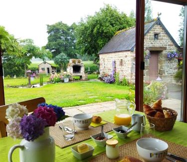 Les Portes du Coglais Bed & Breakfast | Chambre chez l'habitant