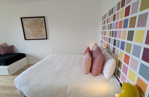 Briare Bed & Breakfast | Chambre colorée au centre de Briare, petit-déjeuner inclus - FR-1-590-570