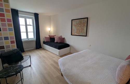 Briare Bed & Breakfast | Chambre colorée au centre de Briare, petit-déjeuner inclus - FR-1-590-570