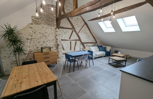 Briare Bed & Breakfast | Chambre colorée au centre de Briare, petit-déjeuner inclus - FR-1-590-570