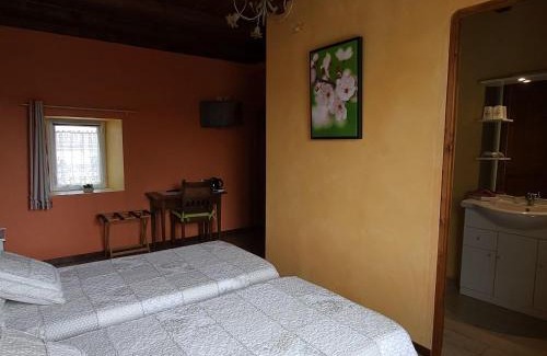 Choye Bed & Breakfast | Chambre cosy dans maison historique avec parc et accueil chevaux - FR-1-583-256