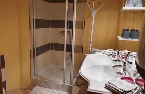 Choye Bed & Breakfast | Chambre cosy dans maison historique avec parc et accueil chevaux - FR-1-583-256