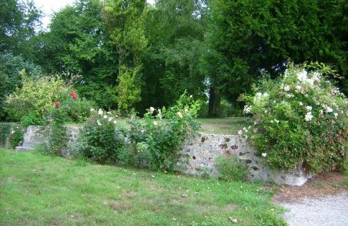Le Pin-la-Garenne Bed & Breakfast | Chambre d'hôte au domaine de la Miottiere