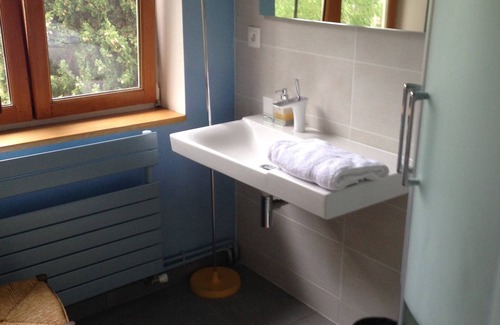 Tour Chabot Gavacherie Bed & Breakfast | Chambre d'hôte L'horizon 33m2, waterfront, free parking 5mn from Les Halles