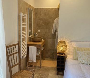 Cabrieres-dʼAigues House | Chambre d'hôtes de la cime