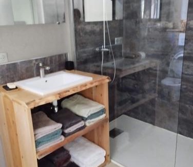 Rustrel Bed & Breakfast | Chambre d’hôtes l’Orange Bleue