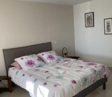 Lagorce Bed & Breakfast | Chambre d'hôtes Lavande- A l'Ombre des Tilleuls