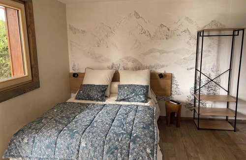 Verchaix Bed & Breakfast | Chambre d'hôte overlooking the Grand Massif in a mountain chalet 900m above sea level