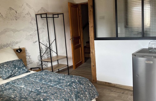 Verchaix Bed & Breakfast | Chambre d'hôte overlooking the Grand Massif in a mountain chalet 900m above sea level