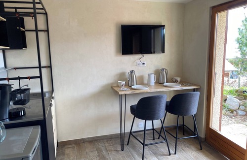 Verchaix Bed & Breakfast | Chambre d'hôte overlooking the Grand Massif in a mountain chalet 900m above sea level