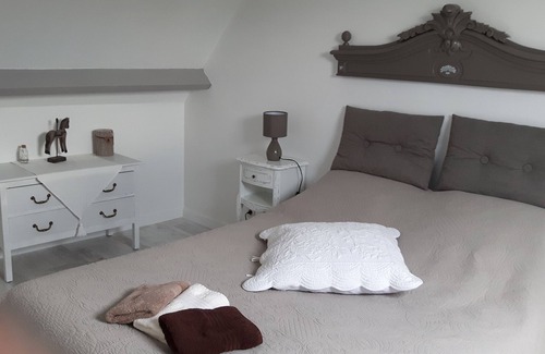 Montpinchon House | Chambre d'Hôtes 2 La Clef des Champs with breakfast