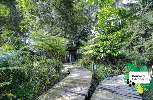 Sainte-Suzanne Apartment | Chambre du fanjan, chic and luxury, calm in a large garden, swimming pool, jacuzzi