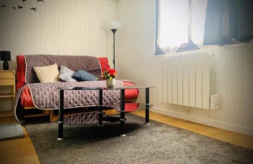 Gland House | Chambre en rez de jardin