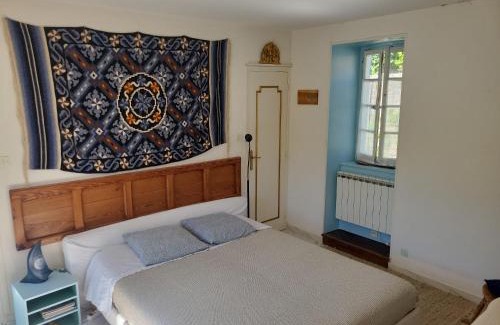 Saint-Vincent-d'Olargues House | Chambre et terrasse dans une ancienne bergerie