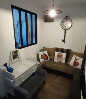 Saint-Hilaire-des-Landes House | Chambre retour en classe