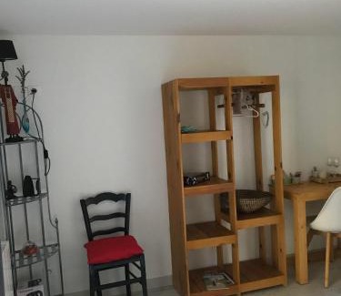 La Chapelle-dʼAngillon House | Chambre indépendante privée avec salle de bain