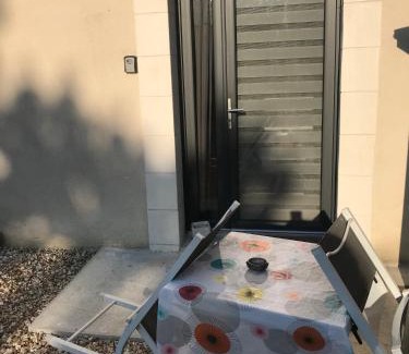 La Chapelle-dʼAngillon House | Chambre indépendante privée avec salle de bain