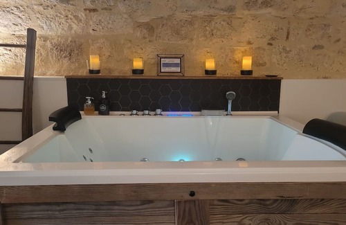 Montpezat-de-Quercy Apartment | Chambre Insolite et SPA Privatif