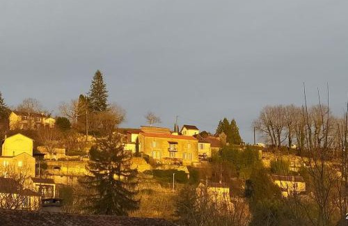 Couze-et-Saint-Front House | Chambre lit double, Salon, cuisine, jardin