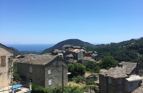 Pietra-di-Verde Bed & Breakfast | Chambre Palière 2 Étag Dans Maison de Maître, Salle de Bain/wc Partagée au rdc