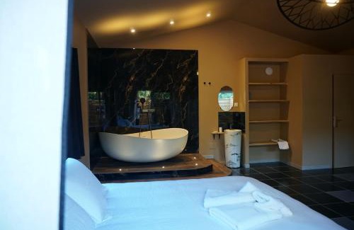 Grans House | Chambre privée avec baignoire double