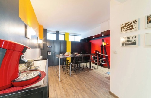 Mulhouse Apartment | Chambre privative rouge