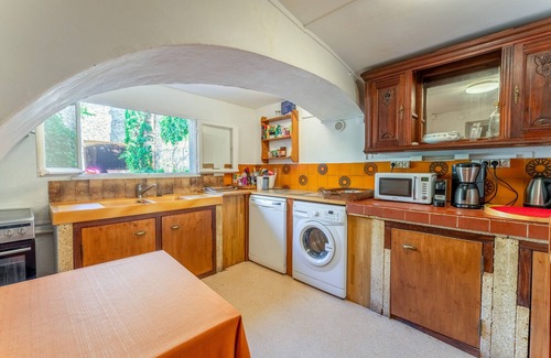 Collias Apartment | Chambre "Vieille France" avec piscine, jardin et charme provençal à Collias