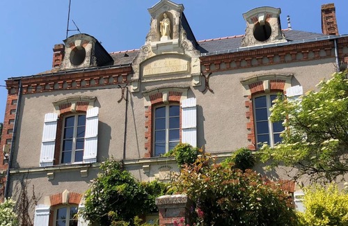 Chanzeaux Bed & Breakfast | Chambres d'Hôtes - Ancienne Ecole St Joseph