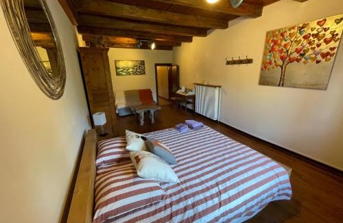 Saint-Jorioz Bed & Breakfast | Chambres d'hôtes avec entrée privative au calme dans maison de village au-villard