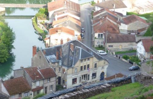 Dun-sur-Meuse Bed & Breakfast | Chambres d'hôtes Notre Paradis