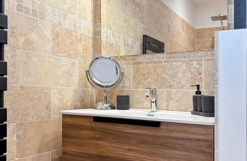 Chateaurenard Bed & Breakfast | CHAMBRES D'HOTES D'EXCEPTION in a MAS PROVENCAL with gourmet breakfast