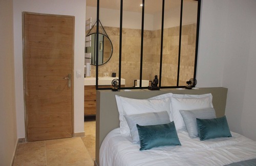 Chateaurenard Bed & Breakfast | CHAMBRES D'HOTES D'EXCEPTION in a MAS PROVENCAL with gourmet breakfast