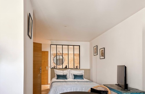 Chateaurenard Bed & Breakfast | CHAMBRES D'HOTES D'EXCEPTION in a MAS PROVENCAL with gourmet breakfast